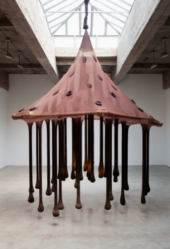 Ernesto Neto, Cai Cai Marrom, 2007. Polyamide, wood, turmeric, pepper and cinnamon, 196 ¾ × 118 × 118 inches. Collection Pérez Art Museum Miami, museum purchase with funds from the PAMM Collectors Council. Image courtesy of the artist and Tanya Bonakdar Gallery, New York. © Ernesto Neto. Photo: Jean Vong