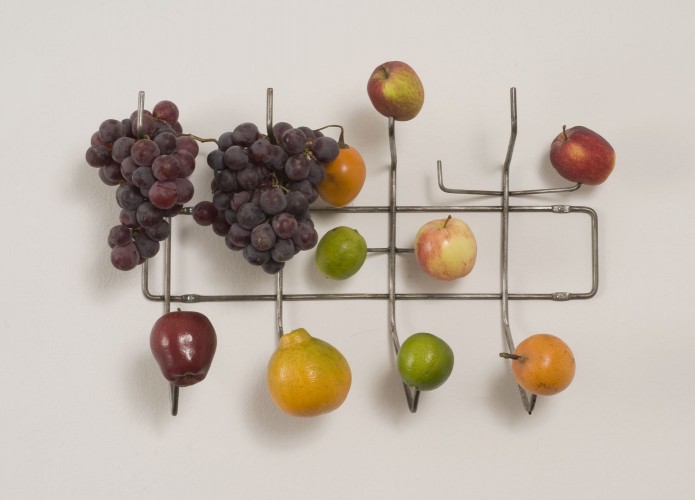 Gabriel Sierra, Hang It All, from the series “Madrastranaturaleza” (Stepmothernature), 2006–2008. Metal and fruits. Courtesy Mirella and Dani Levinas Collection. © Gabriel Sierra. Photo: Gabriel Sierra